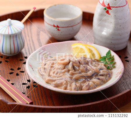 使用國產魷魚製成的鹽漬魷魚 115132292