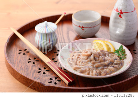 使用國產魷魚製成的鹽漬魷魚 115132293