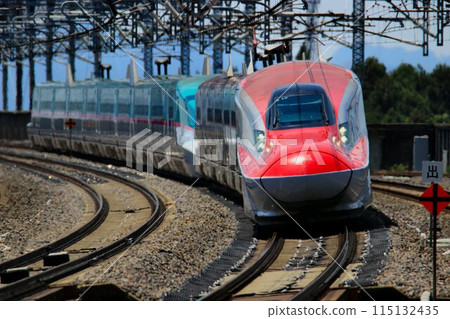 Akita Shinkansen E6 series "Komachi" heading to Akita at Nasushiobara Station 115132435