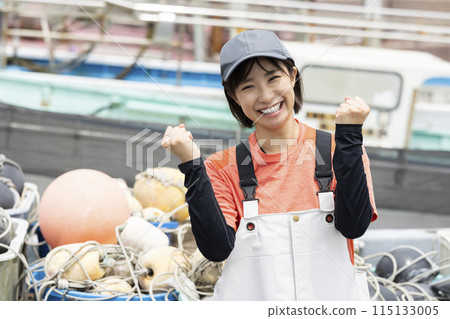 在漁港工作的婦女 115133005