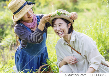 A woman enjoying nature 115133352