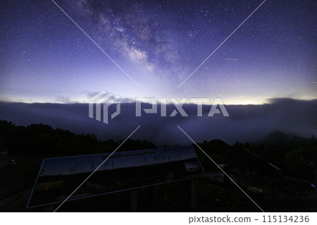 Okayama Prefecture: Spectacular view of the sea of clouds and the Milky Way from Kiri no Umi Observatory Hill 115134236