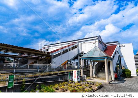 岡山縣岡山市南區 JR 瀨戶大橋 2 號線瀨野站南口的初夏風景 岡山縣岡山市南區 JR 瀨戶大橋 2 號線瀨野站南口的初夏風景 115134493