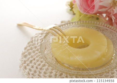 Canned pineapple 115134938