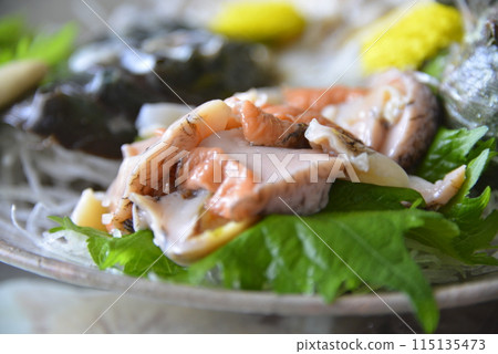 A luxurious assortment of seafood 115135473