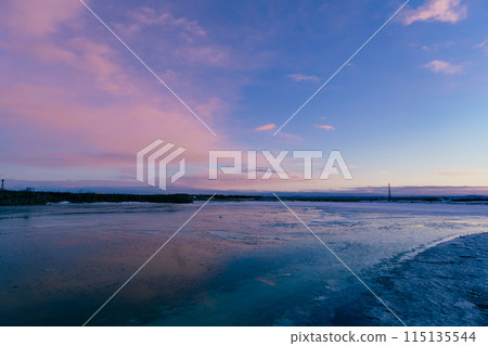 清晨的海岸線風景 115135544
