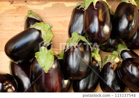 Eggplants in a wooden box Eggplants in a wooden box 115137548