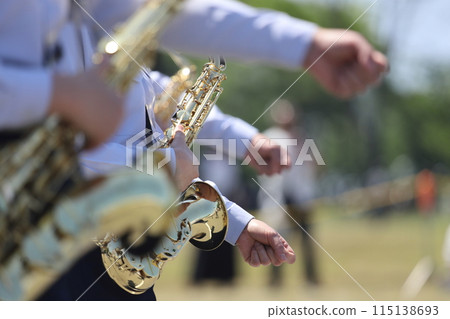 saxophone player 115138693