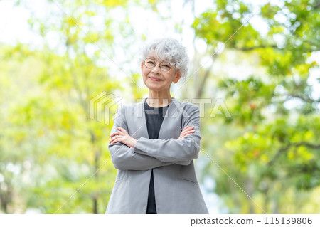 Senior woman business fresh greenery 115139806