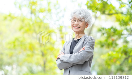 高級女性商務新鮮綠色 115139812