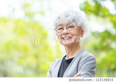 高級女性商務新鮮綠色 115139815