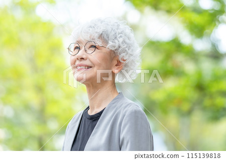 高級女性商務新鮮綠色 115139818