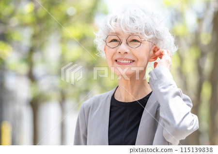 高級女性商務新鮮綠色 115139838