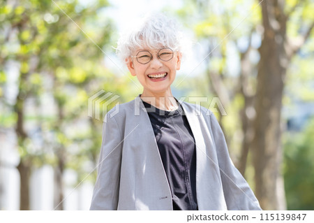 高級女性商務新鮮綠色 115139847