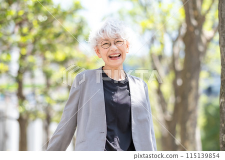 高級女性商務新鮮綠色 115139854