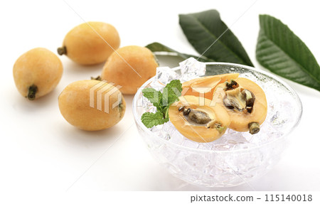 初夏的味道-枇杷(香川縣產)白色背景 初夏的味道-枇杷(香川縣產)白色背景 115140018