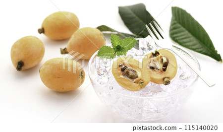 Taste of early summer: Loquat (Kagawa Prefecture) on white background 115140020