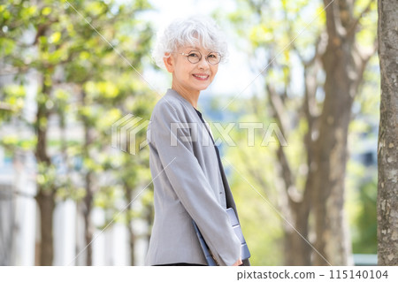 Senior woman business tablet Senior woman business tablet 115140104