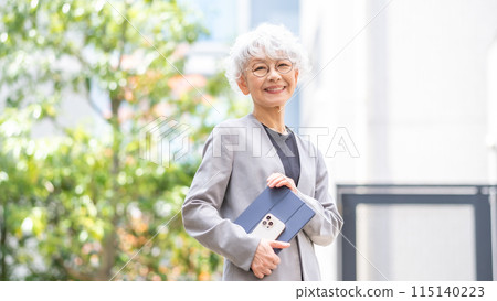 Senior women, business, real estate 115140223