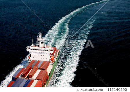 The white wake of a cargo ship passing through the Kurushima Kaikyo Bridge 115140290