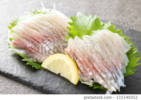 美味的紅魚生魚片 115140352