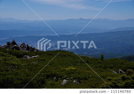 從八岳連峰的中山展望台眺望禦嶽山和乘鞍山的風景 115140760