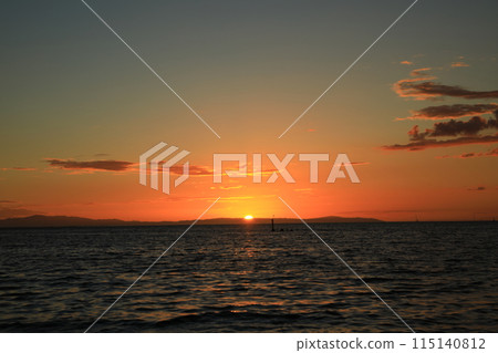 在地平線上的日落 在地平線上的日落 115140812