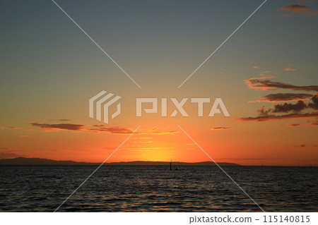 在地平線上的日落 在地平線上的日落 115140815