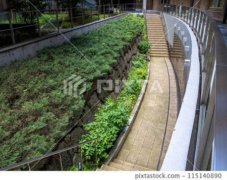 The remains of the outer moat of Edo Castle are preserved in the Central Government Building No. 7 in Kasumigaseki, Tokyo. The remains of the outer moat of Edo Castle are preserved in the Central Government Building No. 7 in Kasumigaseki, Tokyo. 115140890