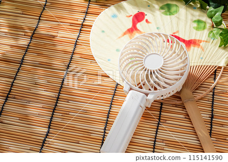 Portable fans and hand fans 115141590