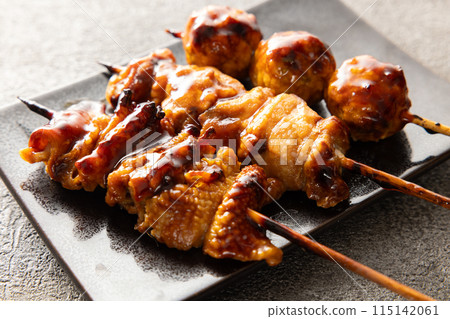 Delicious yakitori, meatballs, and chicken skin Delicious yakitori, meatballs, and chicken skin 115142061