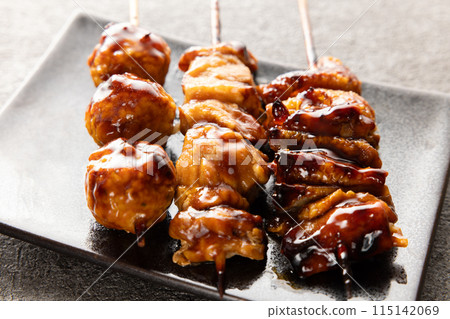 Delicious yakitori, meatballs, and chicken skin Delicious yakitori, meatballs, and chicken skin 115142069