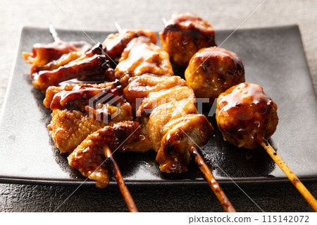 Delicious yakitori, meatballs, and chicken skin Delicious yakitori, meatballs, and chicken skin 115142072