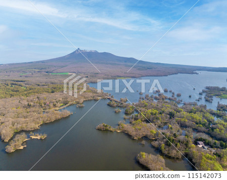 Onuma Park and Hokkaido Komagatake (Hokkaido) 115142073