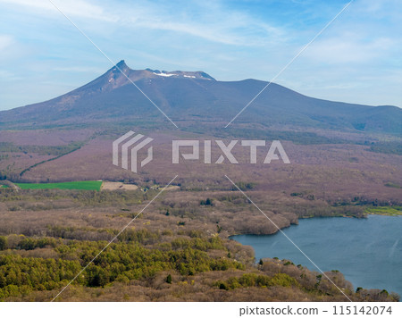 Onuma Park and Hokkaido Komagatake (Hokkaido) 115142074