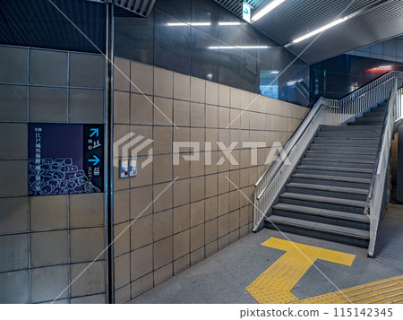 東京Metro地鐵虎之門站地下通道、「江戶城外護城壕遺址地下展示室」導覽牌 東京Metro地鐵虎之門站地下通道、「江戶城外護城壕遺址地下展示室」導覽牌 115142345