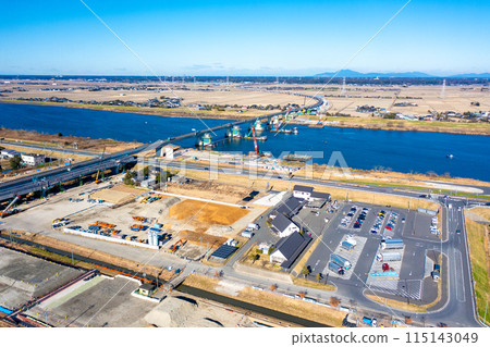 縣央高速公路四車道及路邊車站八甲之裡小崎（千葉縣神崎町）的建設工程 *遠處的筑波山 115143049