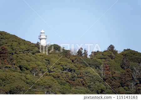 一座建在海角小山上的燈塔 一座建在海角小山上的燈塔 115143163