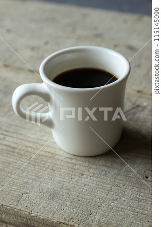 木桌上的咖啡 木桌上的咖啡 115145090