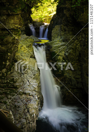 The beautiful Mitsutaki waterfalls at Gandate Park in Kosaka, Gero City, Gifu Prefecture The beautiful Mitsutaki waterfalls at Gandate Park in Kosaka, Gero City, Gifu Prefecture 115146107