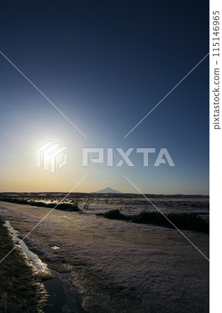 早春從北海道444號看利尻山以南的夕陽西下 115146965