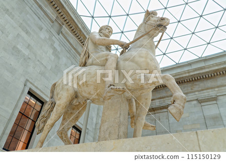 Roman Equestrian Statue - London British Museum 115150129