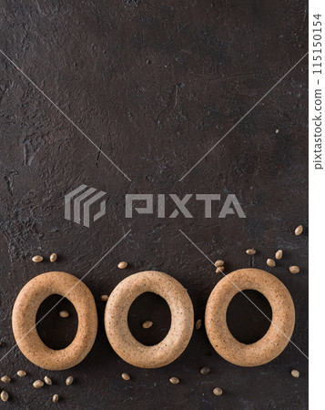 Ring-shaped cracknel with whole grain hemp flour Ring-shaped cracknel with whole grain hemp flour 115150154