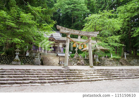 Shirakawa Hachiman Shrine [Shirakawa Village, Gifu Prefecture] 115150610