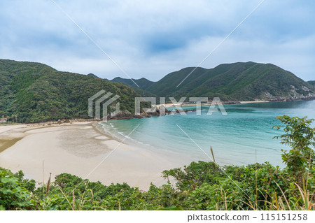 A view of the beautiful Takahama Beach in the Goto Islands of Nagasaki Prefecture 115151258