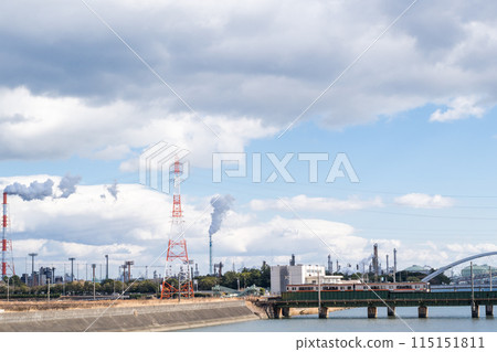 [Kansai Main Line] Rapid Mie train passing through a factory area 115151811
