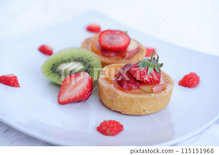 cake with delicious strawberry and kiwi cake with delicious strawberry and kiwi 115151968
