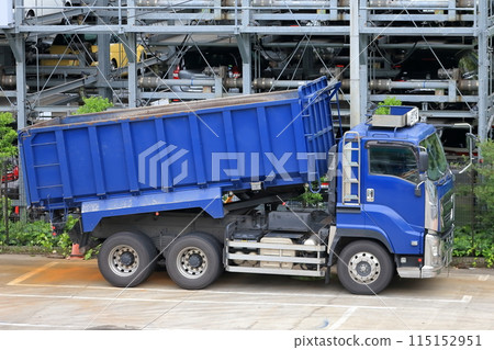 Industrial waste collection truck 115152951