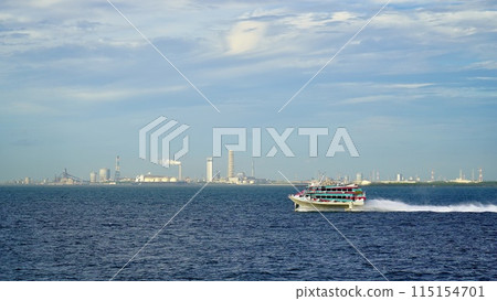 Tokai Kisen's high-speed ferry Seven Iron and Tairyo and Tokyo's industrial area 115154701