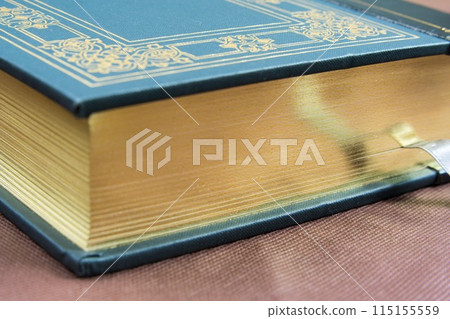 鍍金邊的綠皮書 115155559